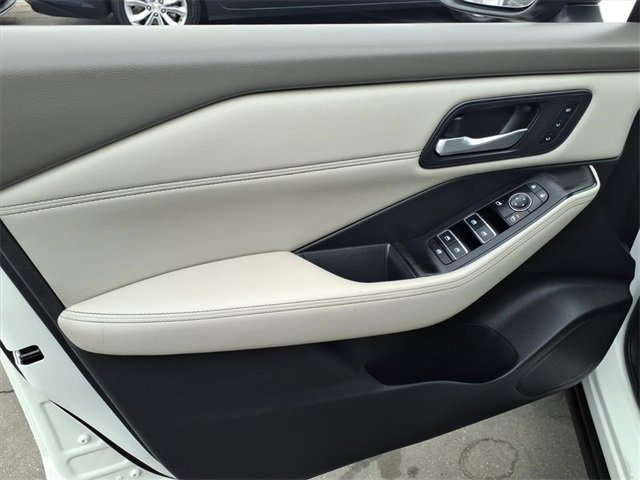 Used 2023 Nissan Rogue SL w/ SL Premium Package image 15