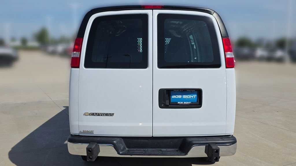 Used 2024 Chevrolet Express 2500 w/ Driver Convenience Package RWD image 4