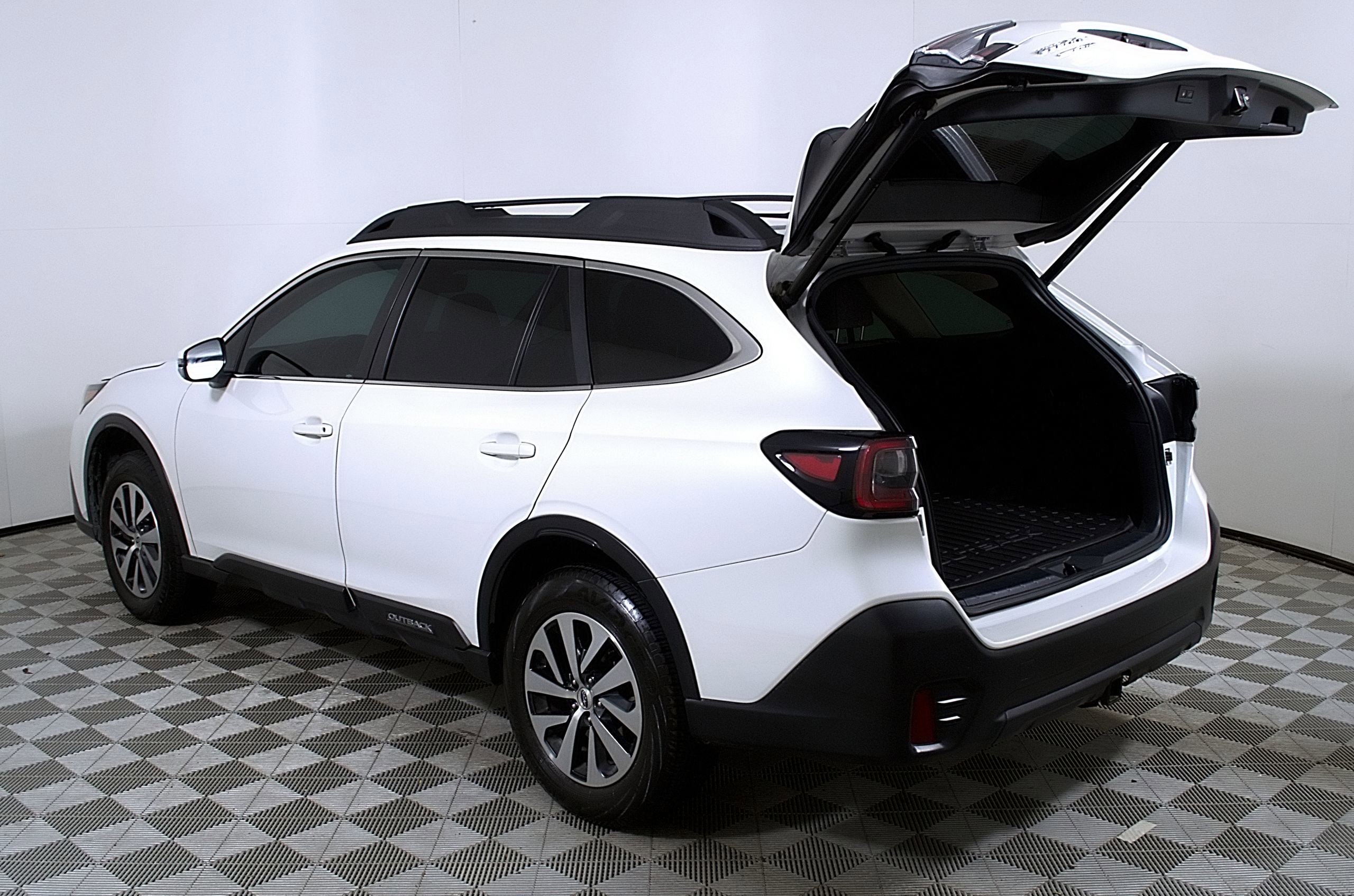 Used 2022 Subaru Outback Premium image 10