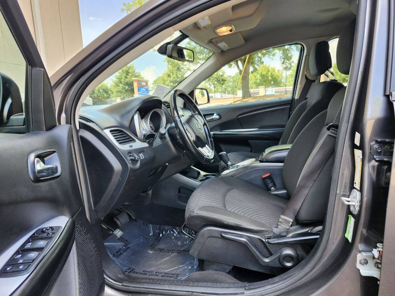 Used 2019 Dodge Journey SE w/ Connectivity Group FWD image 4