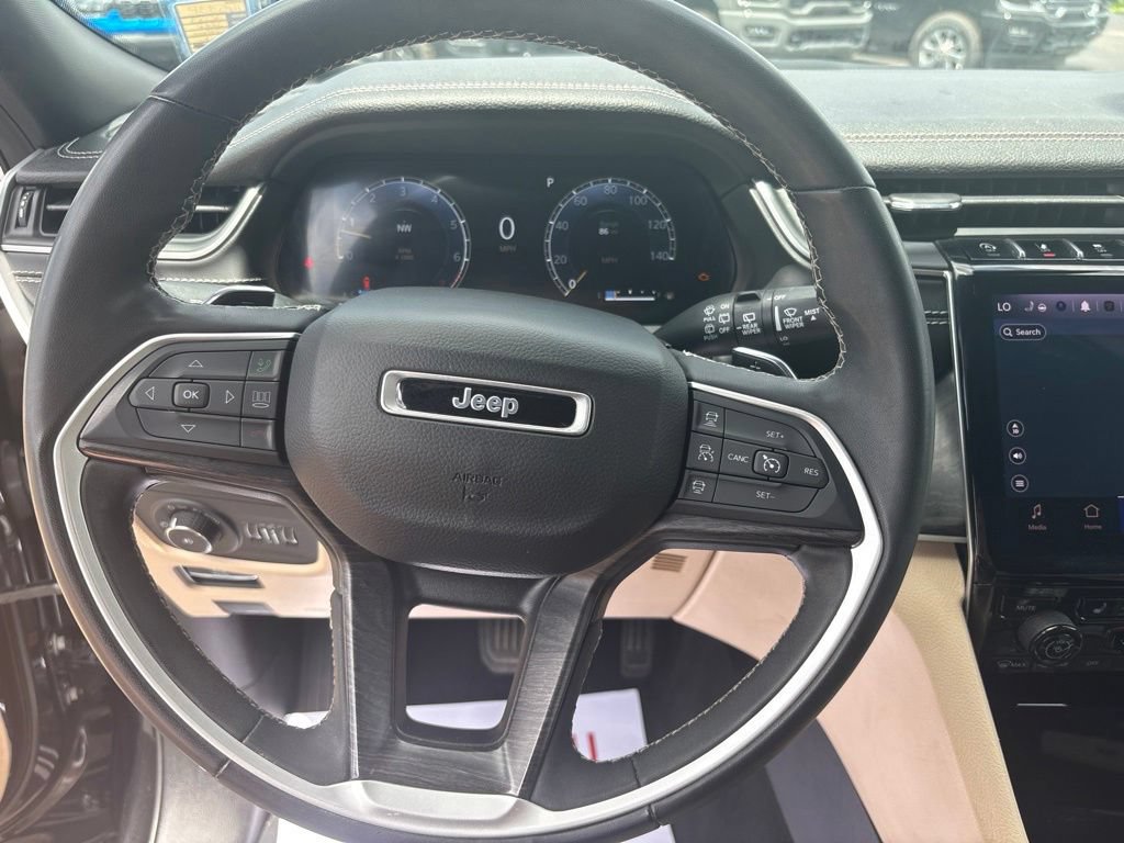 Used 2023 Jeep Grand Cherokee L Limited AWD/4WD image 21