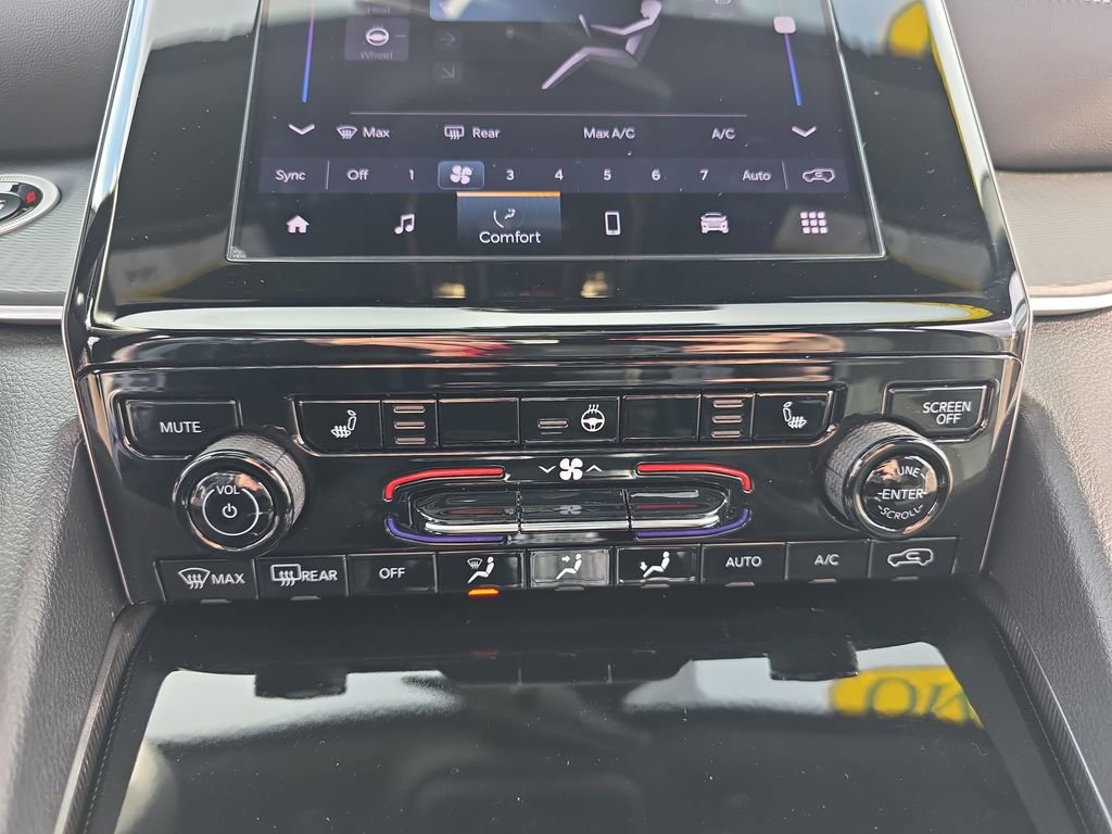 New 2025 Jeep Grand Cherokee Altitude image 21