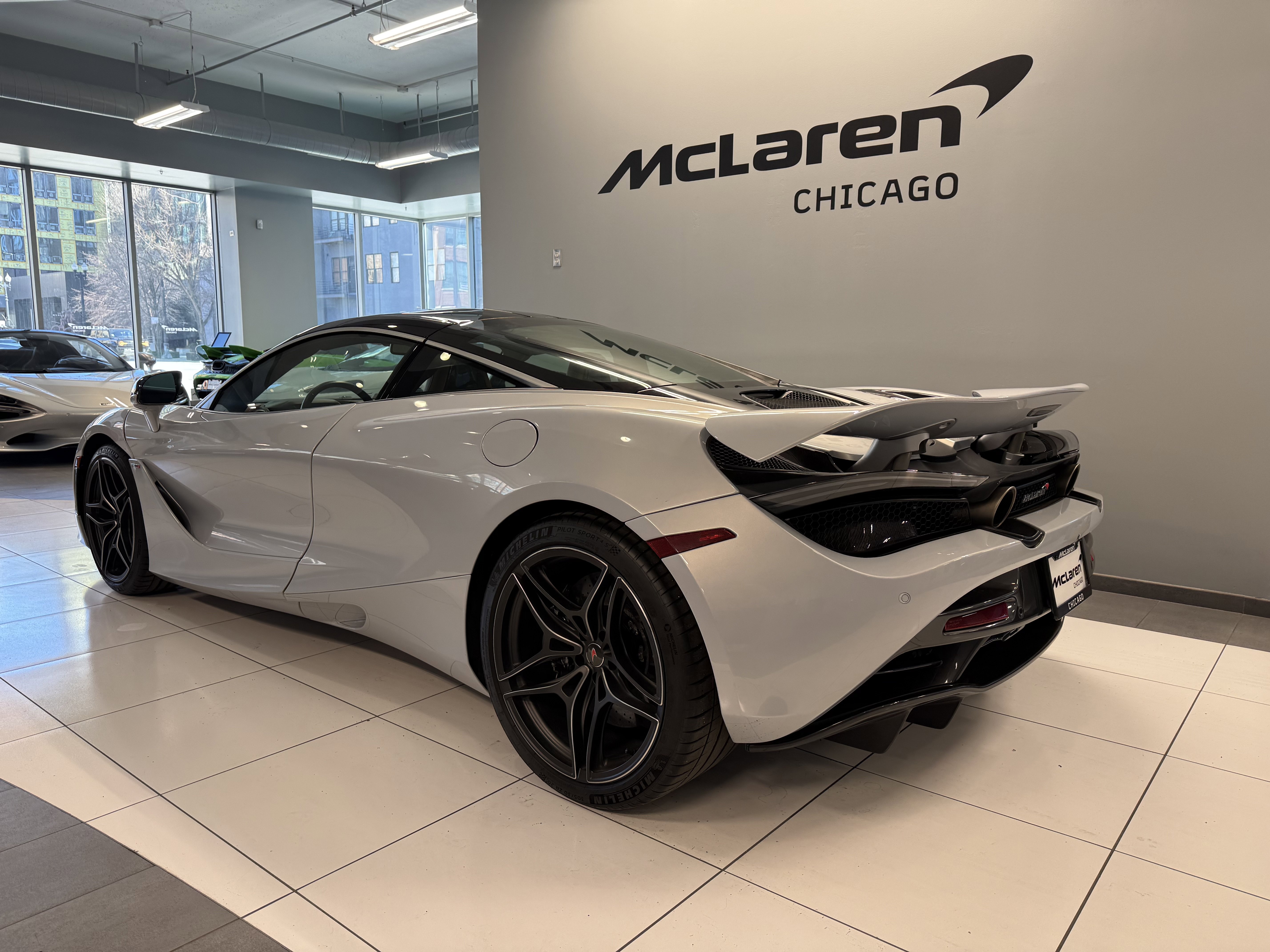 Used 2018 McLaren 720S image 4