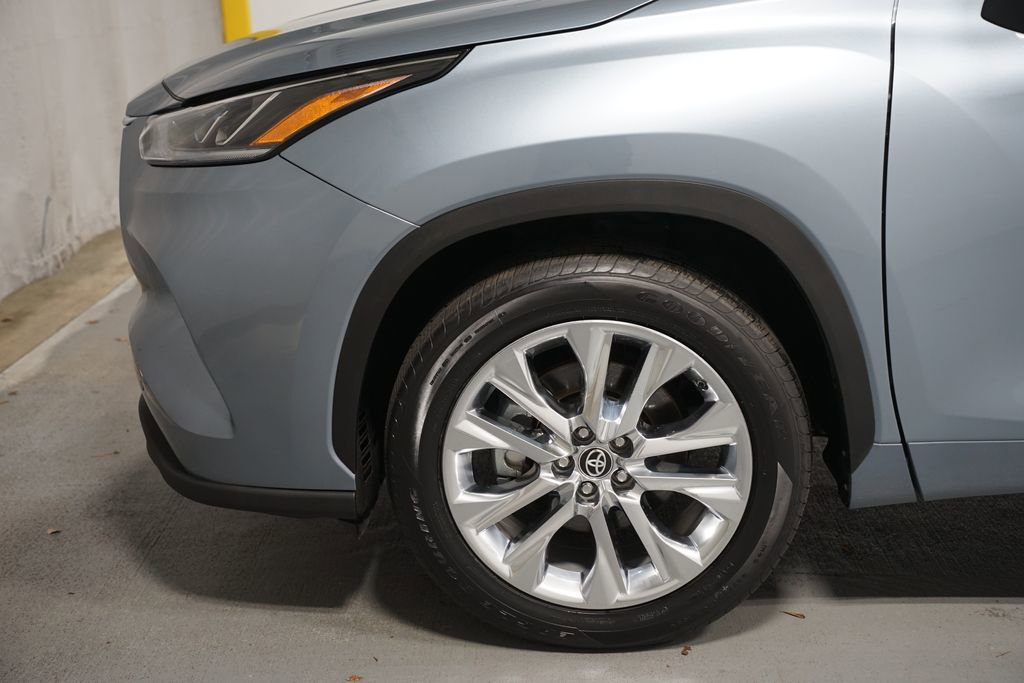 Used 2023 Toyota Highlander Limited image 5