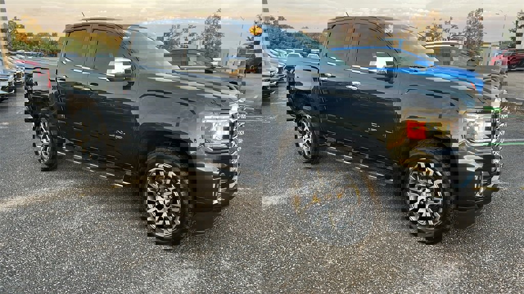 Used 2022 GMC Canyon Denali image 3