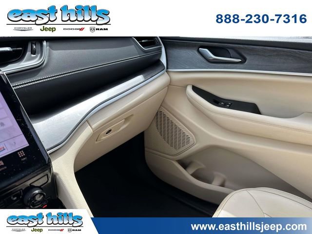 Certified 2023 Jeep Grand Cherokee Limited AWD/4WD image 39