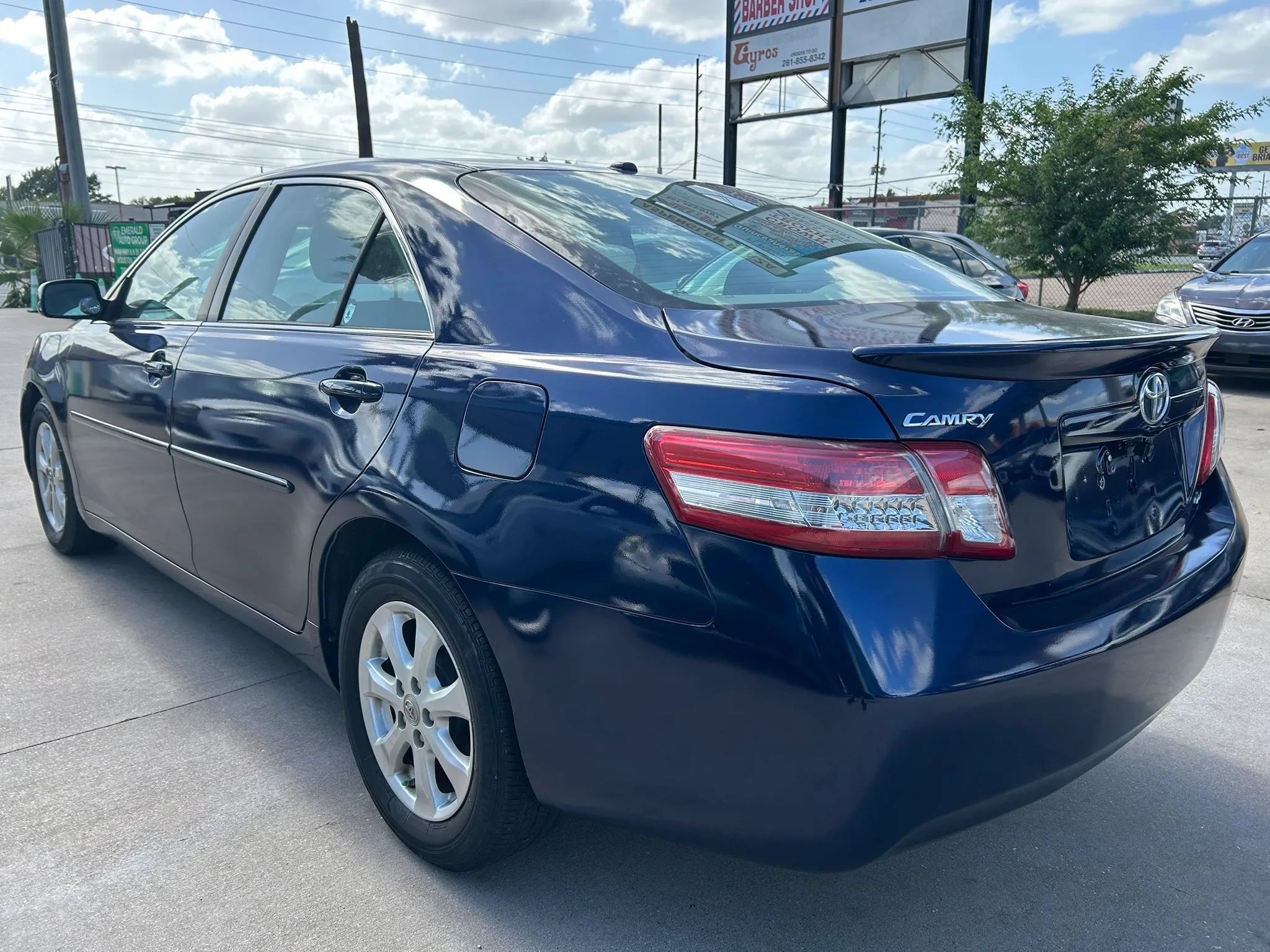 Used 2010 Toyota Camry LE FWD image 3