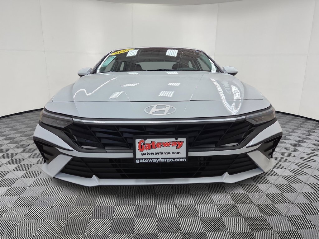 Used 2025 Hyundai Elantra Hybrid FWD image 5