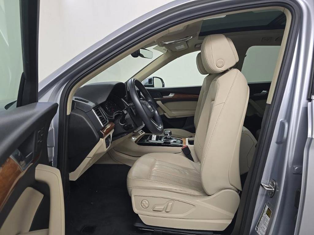 Used 2023 Audi Q5 2.0T Premium w/ Convenience Package AWD/4WD image 4
