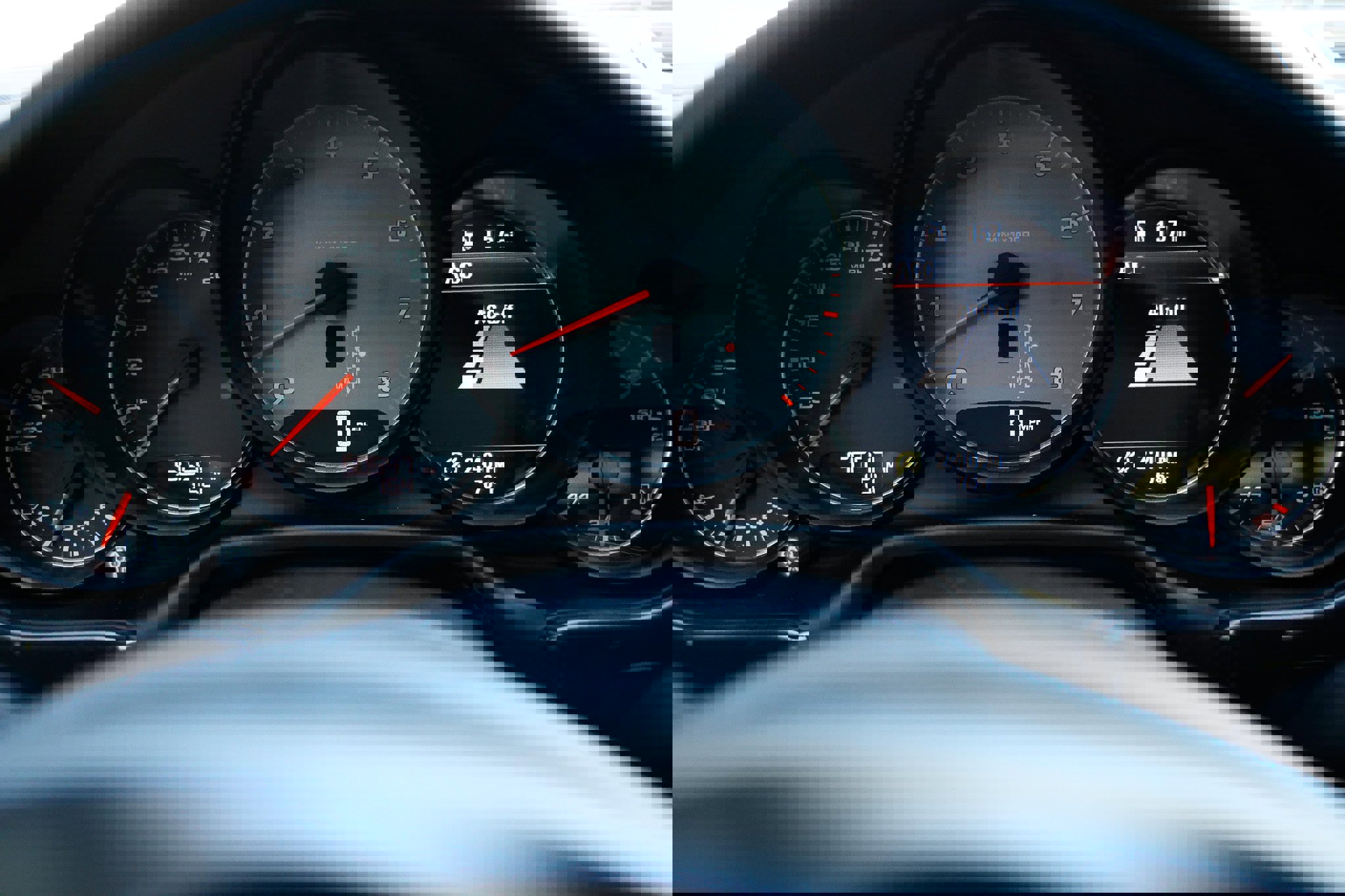 Used 2016 Porsche Panamera S image 33