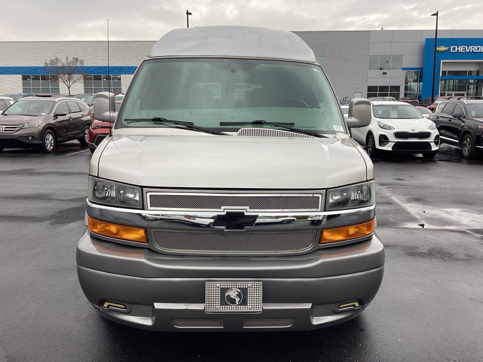 Used 2018 Chevrolet Express 2500 w/ Enhanced Convenience Package image 3