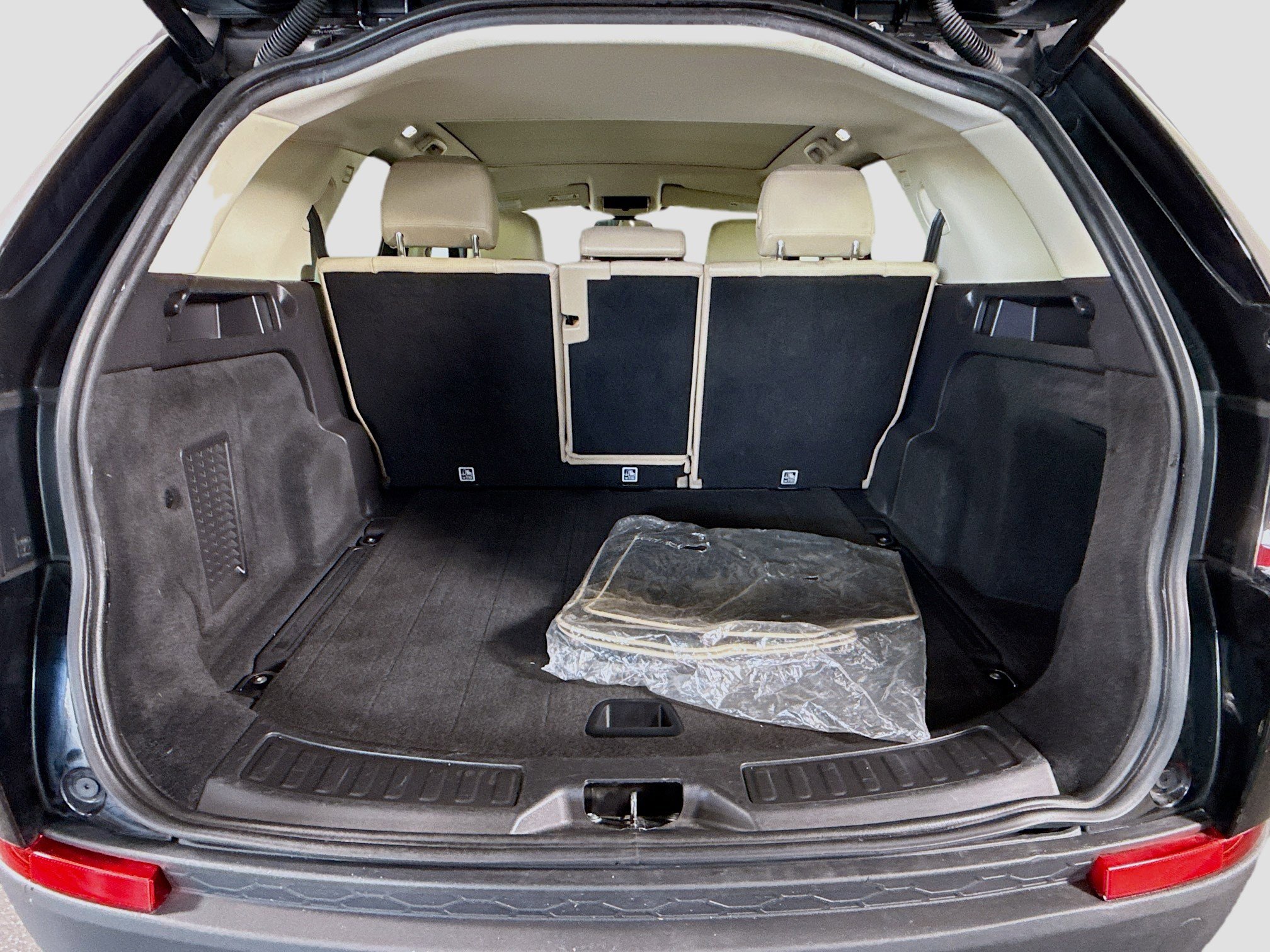 Used 2018 Land Rover Discovery Sport HSE image 35