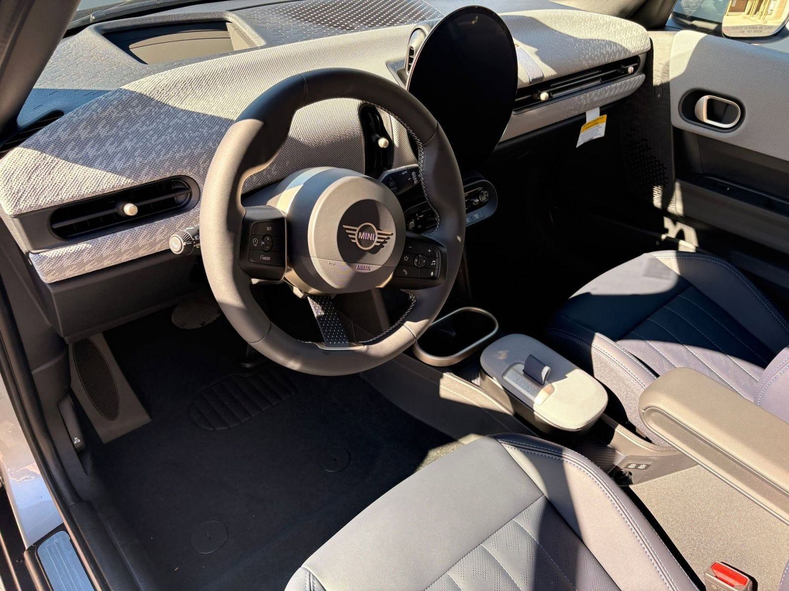 Used 2026 MINI Cooper 4-Door Hardtop FWD image 4