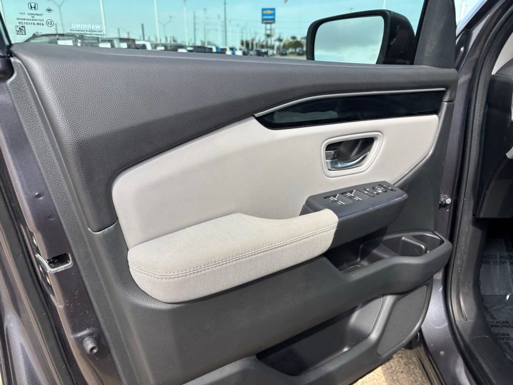 Used 2023 Honda Pilot LX image 13