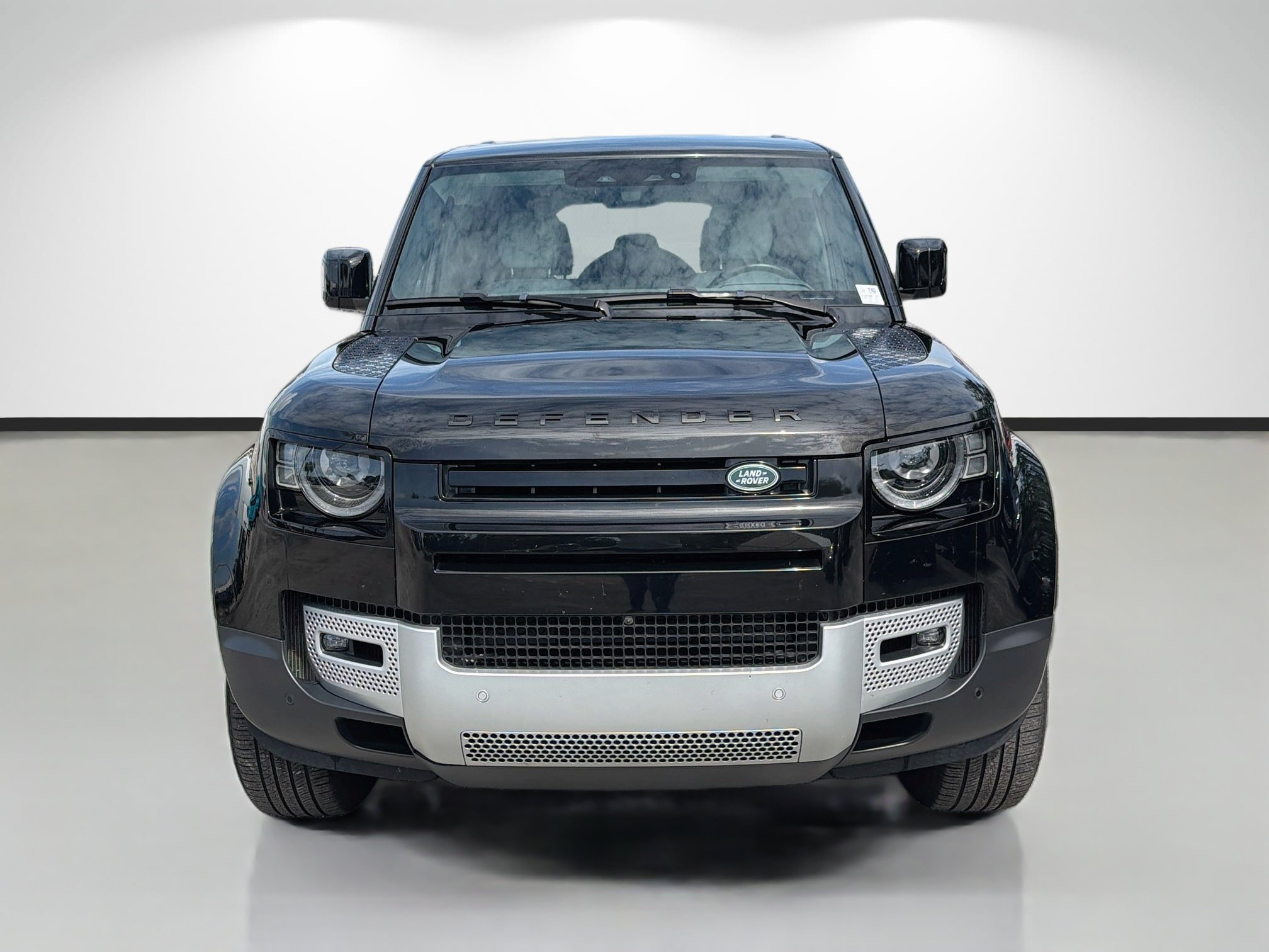 Used 2025 Land Rover Defender 110 S AWD/4WD image 8
