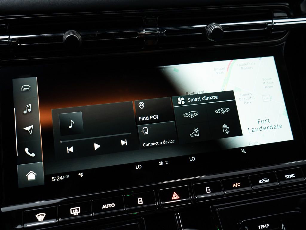 Used 2025 Aston Martin DB12 Coupe image 33
