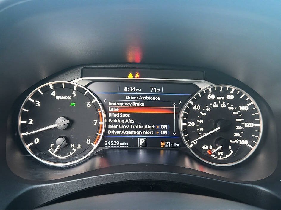 Used 2023 Nissan Altima 2.5 SR w/ SR Premium Package FWD image 9
