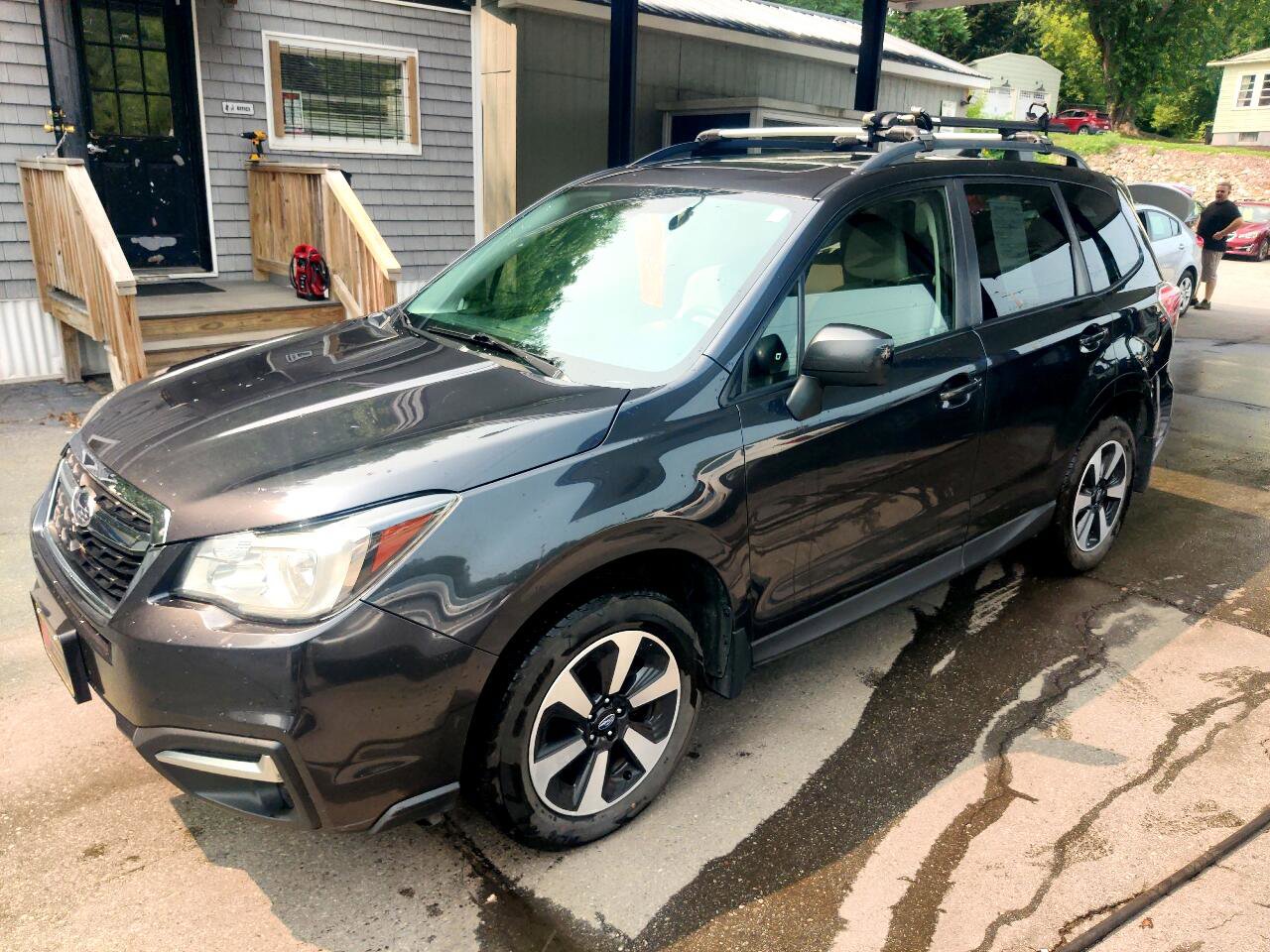 Used 2017 Subaru Forester 2.5i Premium w/ All-Weather Package image 2