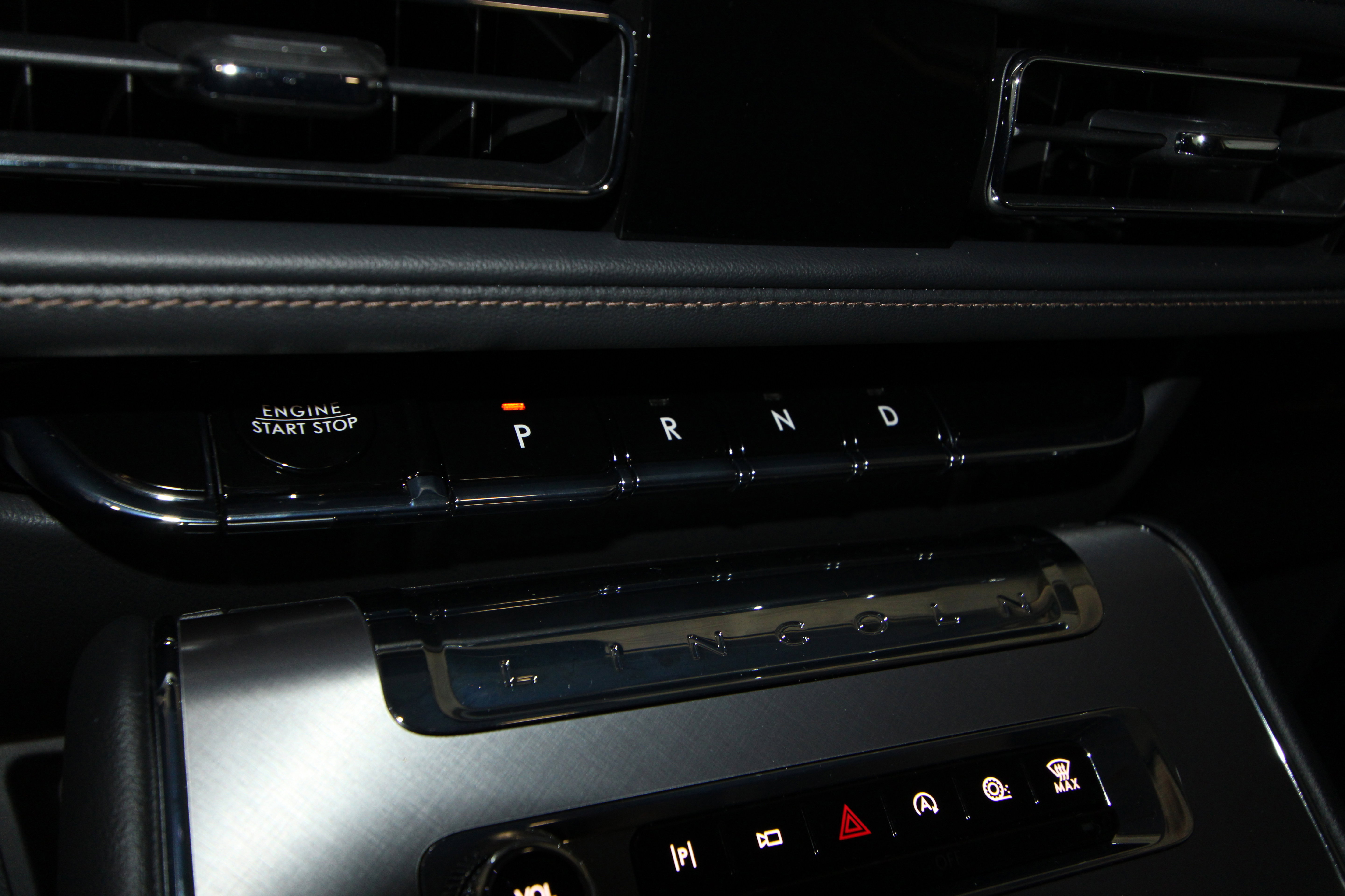 New 2026 Lincoln Aviator AWD w/ Jet Appearance Package image 13