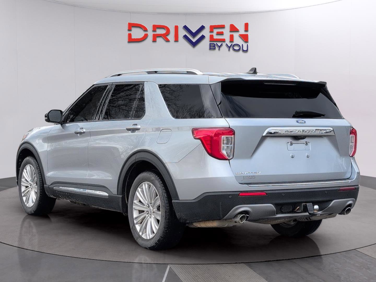 Used 2023 Ford Explorer Limited w/ Limited Technology Package image 3