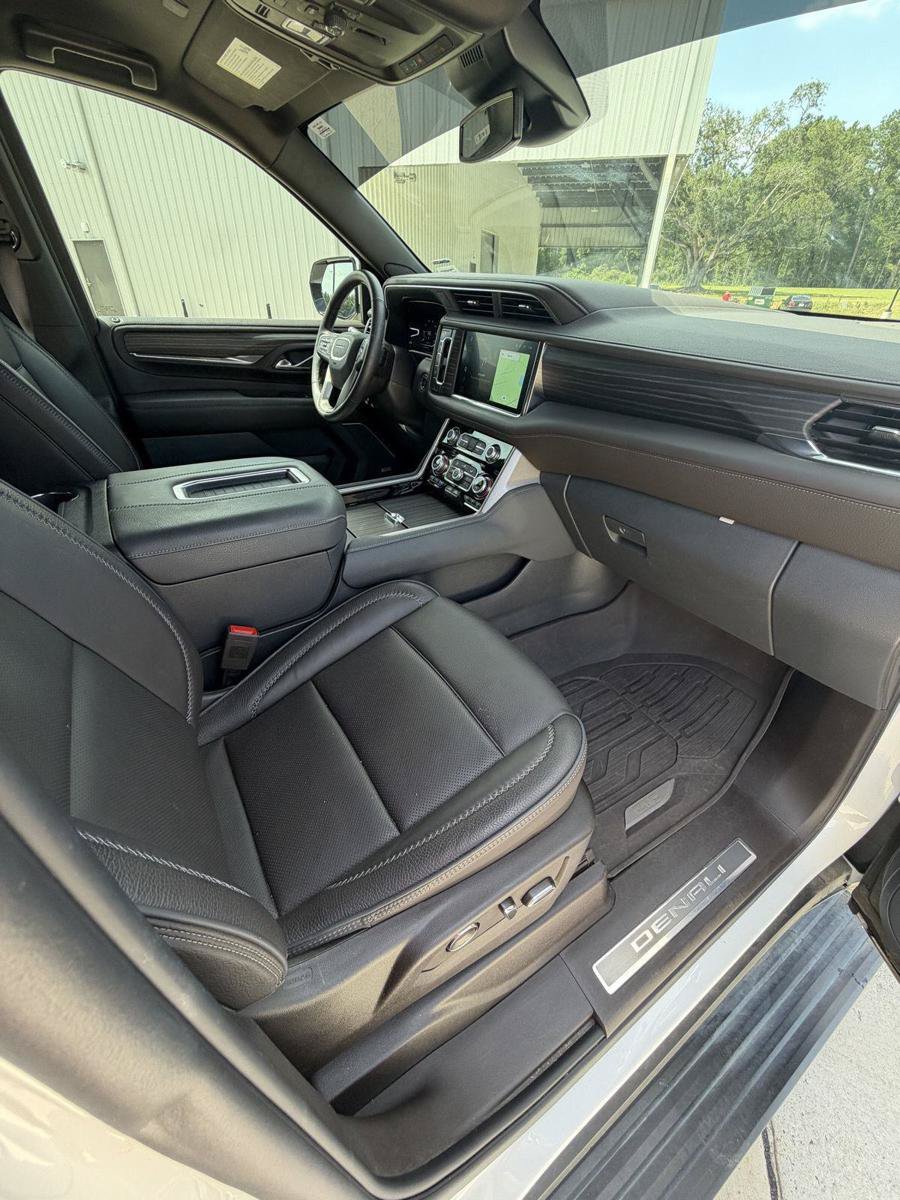 Used 2023 GMC Yukon XL Denali RWD image 20