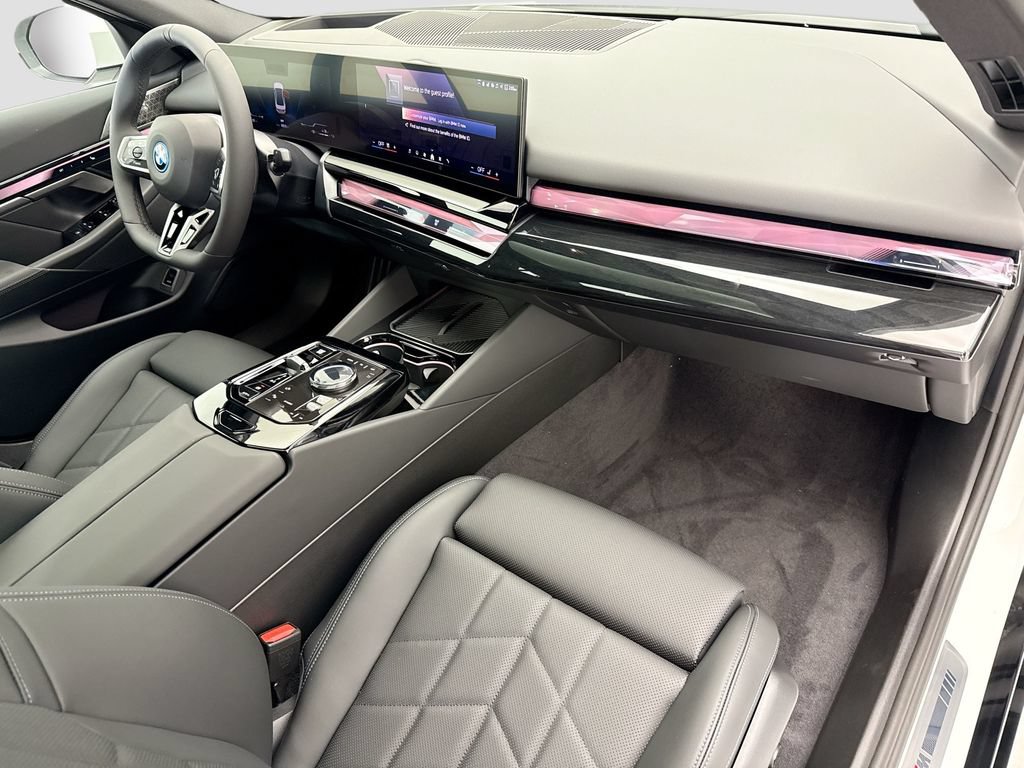 New 2027 BMW 550e xDrive AWD/4WD image 16