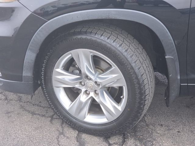 Used 2014 Toyota Highlander Limited w/ Driver Technology Package image 26