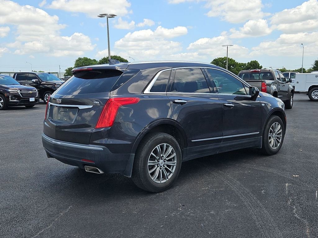 Used 2017 Cadillac XT5 Luxury w/ Driver Awareness Package FWD image 17