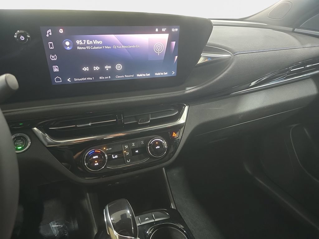 Used 2024 Buick Envista Sport Touring FWD image 18