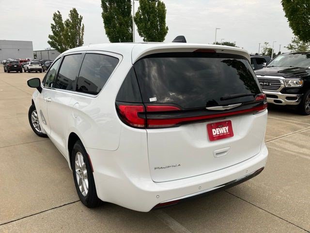 Certified 2023 Chrysler Pacifica Touring-L FWD image 8