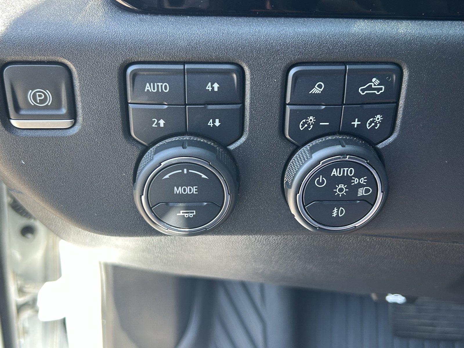 Certified 2024 Chevrolet Silverado 1500 LT Trail Boss w/ Convenience Package II AWD/4WD image 32