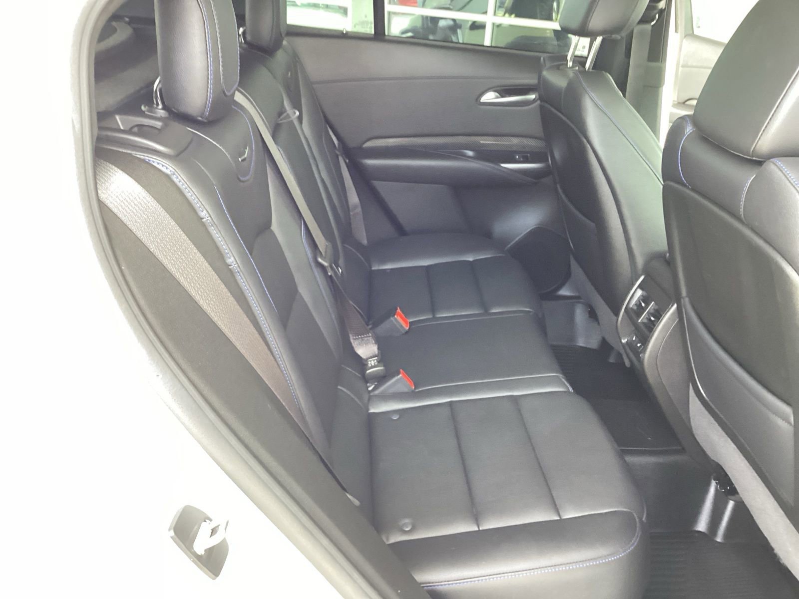 Used 2024 Cadillac XT4 Sport w/ Technology Package image 19