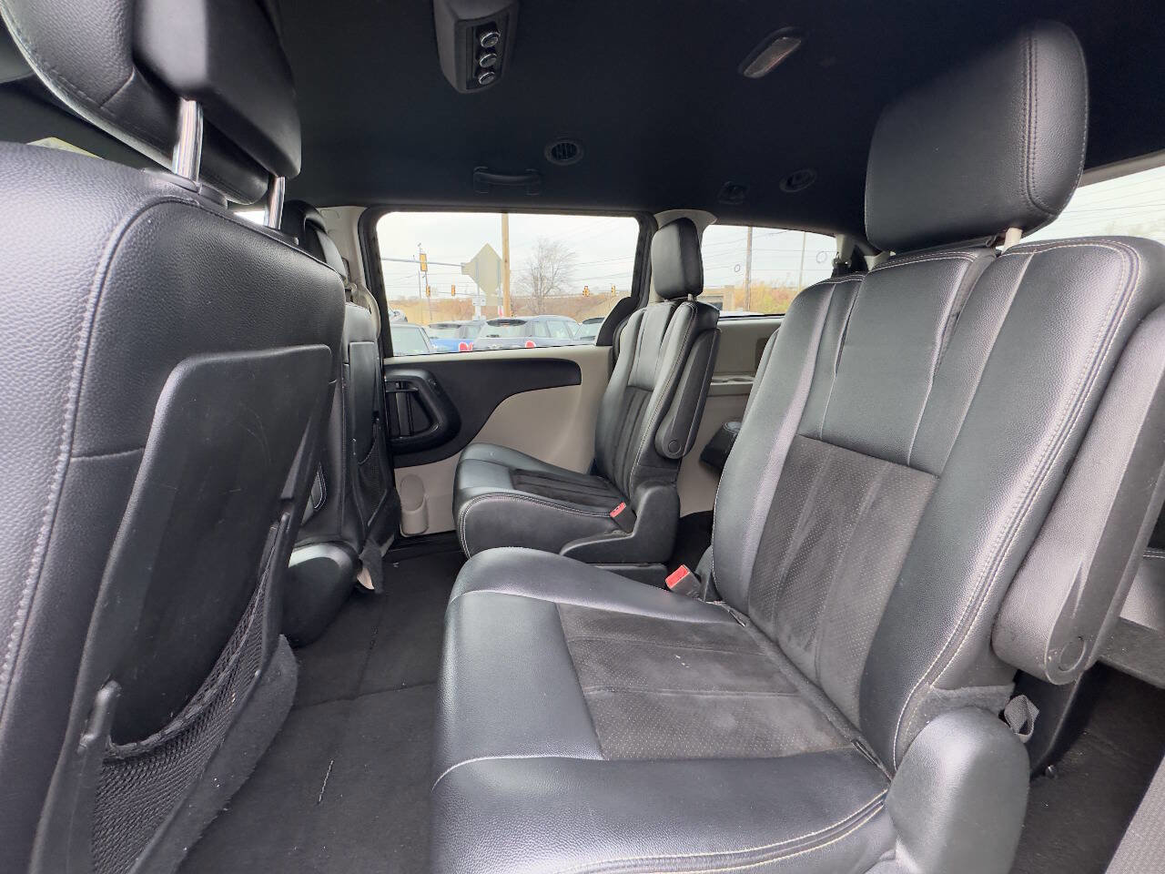 Used 2018 Dodge Grand Caravan SXT image 11