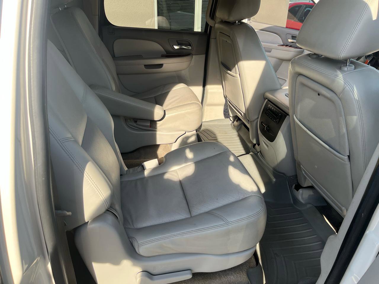 Used 2010 Chevrolet Suburban LTZ AWD/4WD image 30
