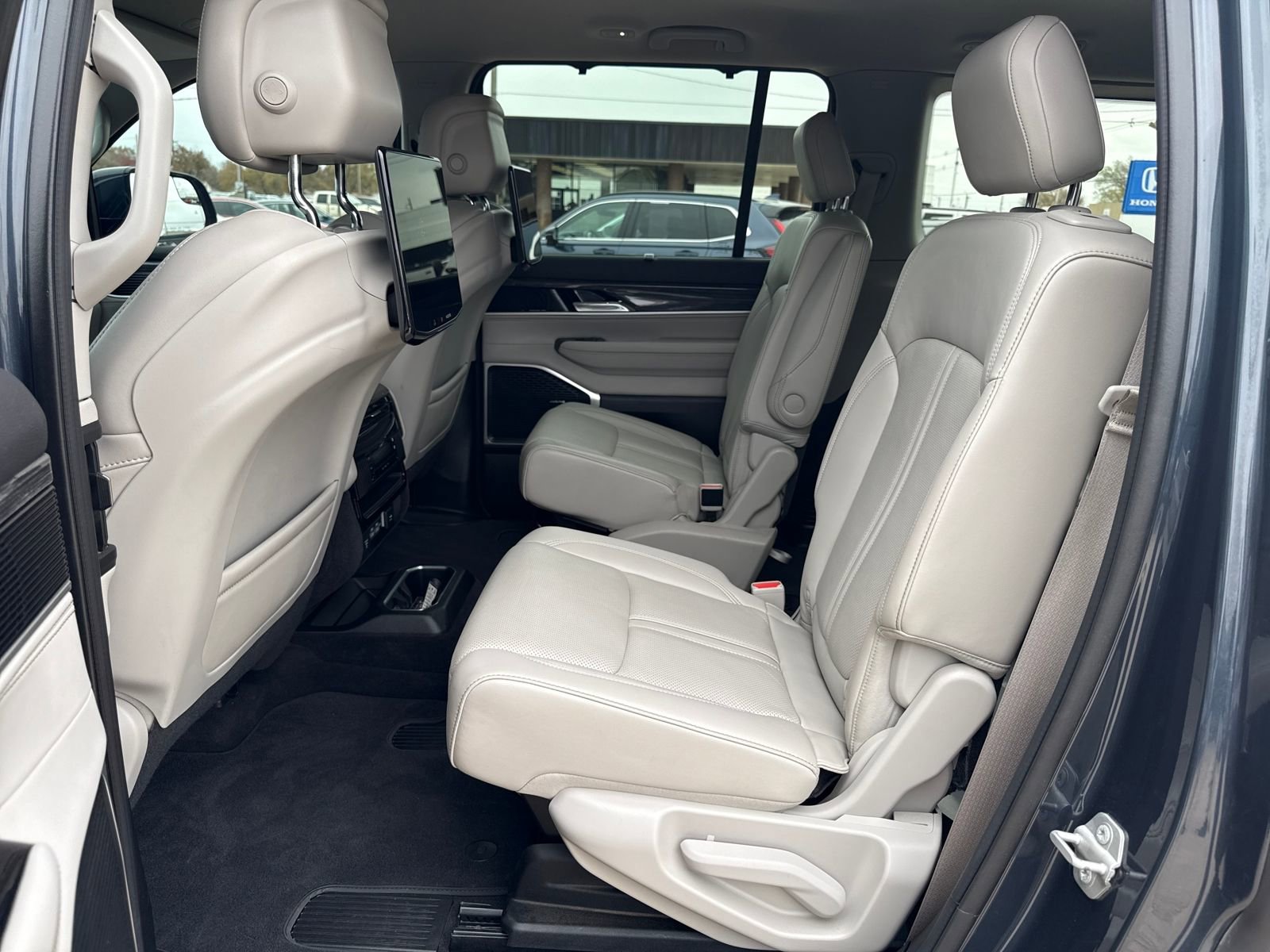 Used 2022 Jeep Wagoneer Series III w/ Convenience Group I image 26