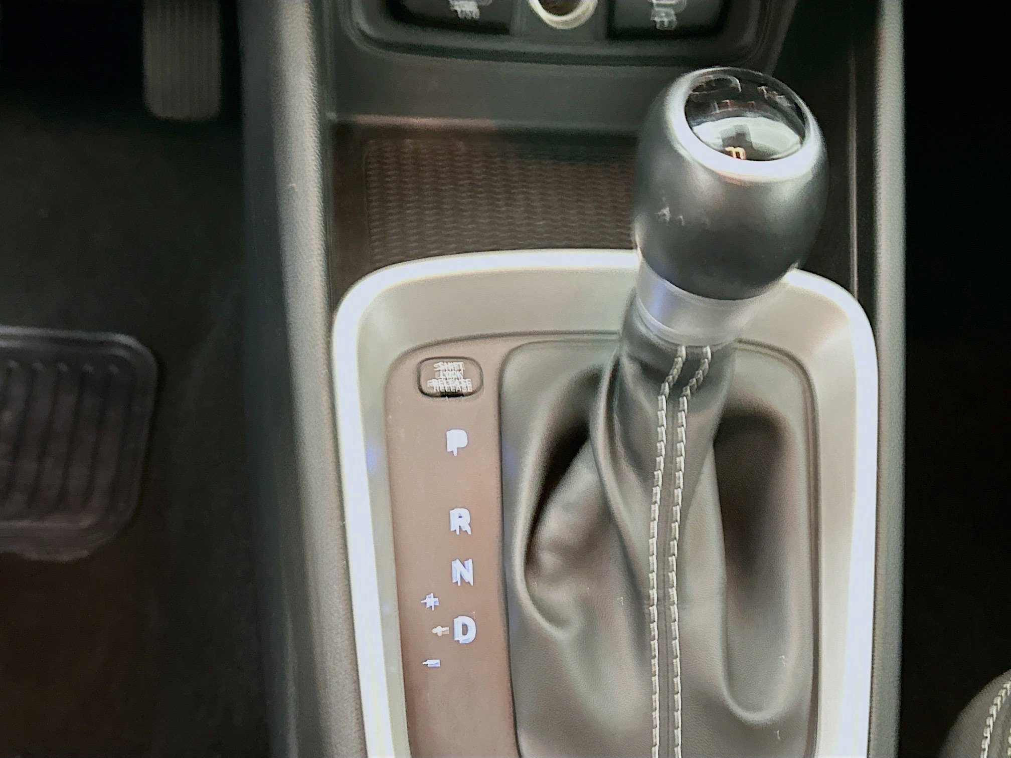 Used 2024 Hyundai Venue SEL image 24