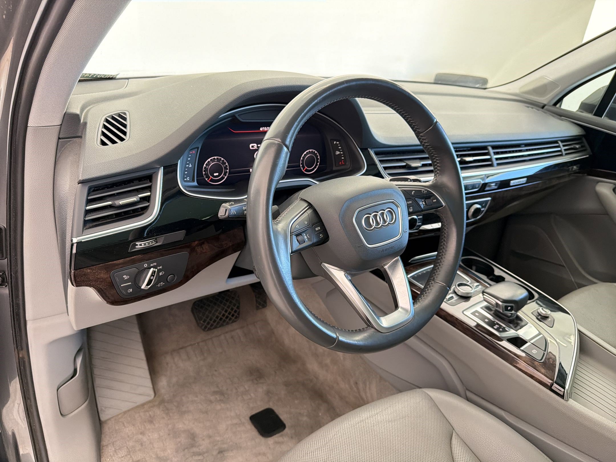 Used 2017 Audi Q7 3.0T Premium Plus w/ Premium Plus Package image 4