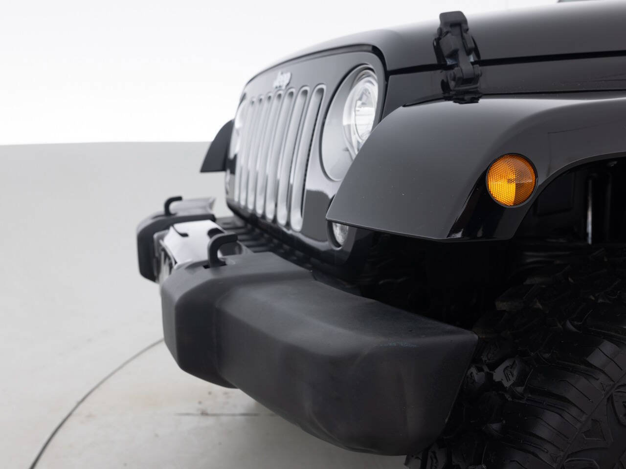 Used 2017 Jeep Wrangler Unlimited Sahara w/ Connectivity Group AWD/4WD image 15