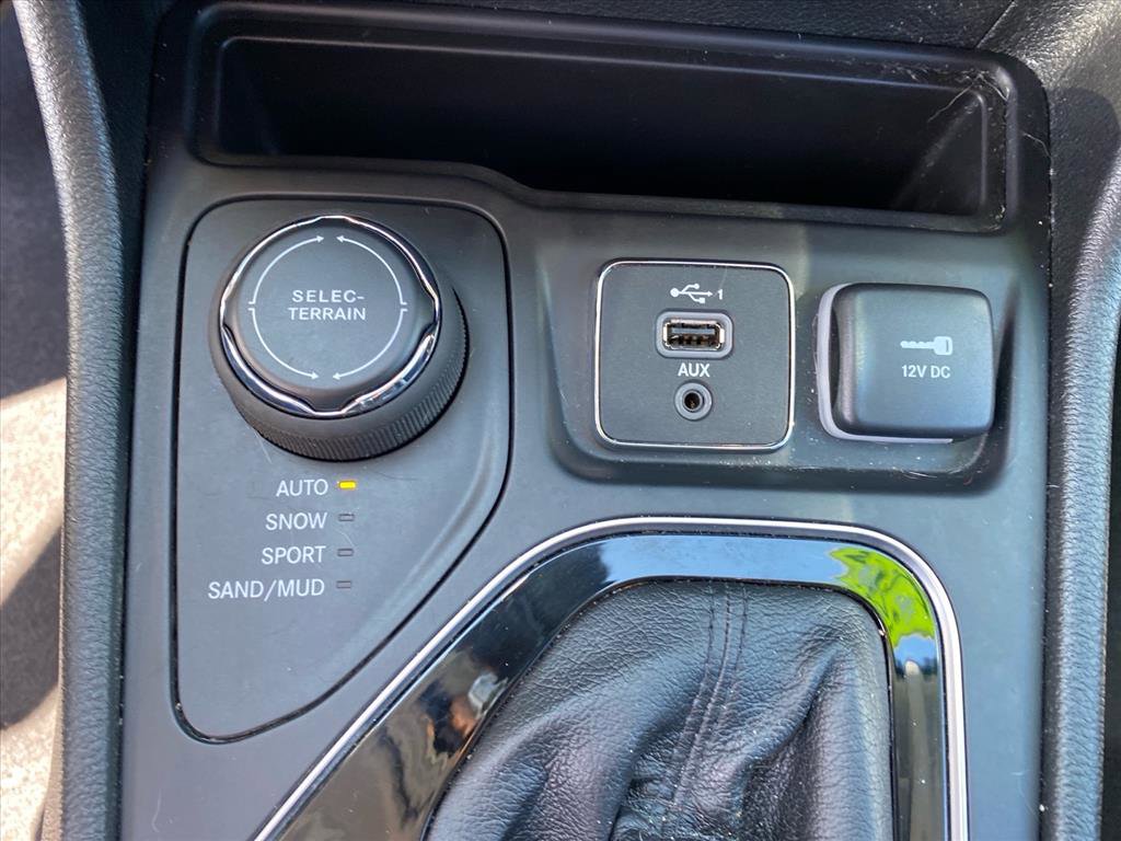Used 2022 Jeep Cherokee Limited w/ Elite Package AWD/4WD image 13