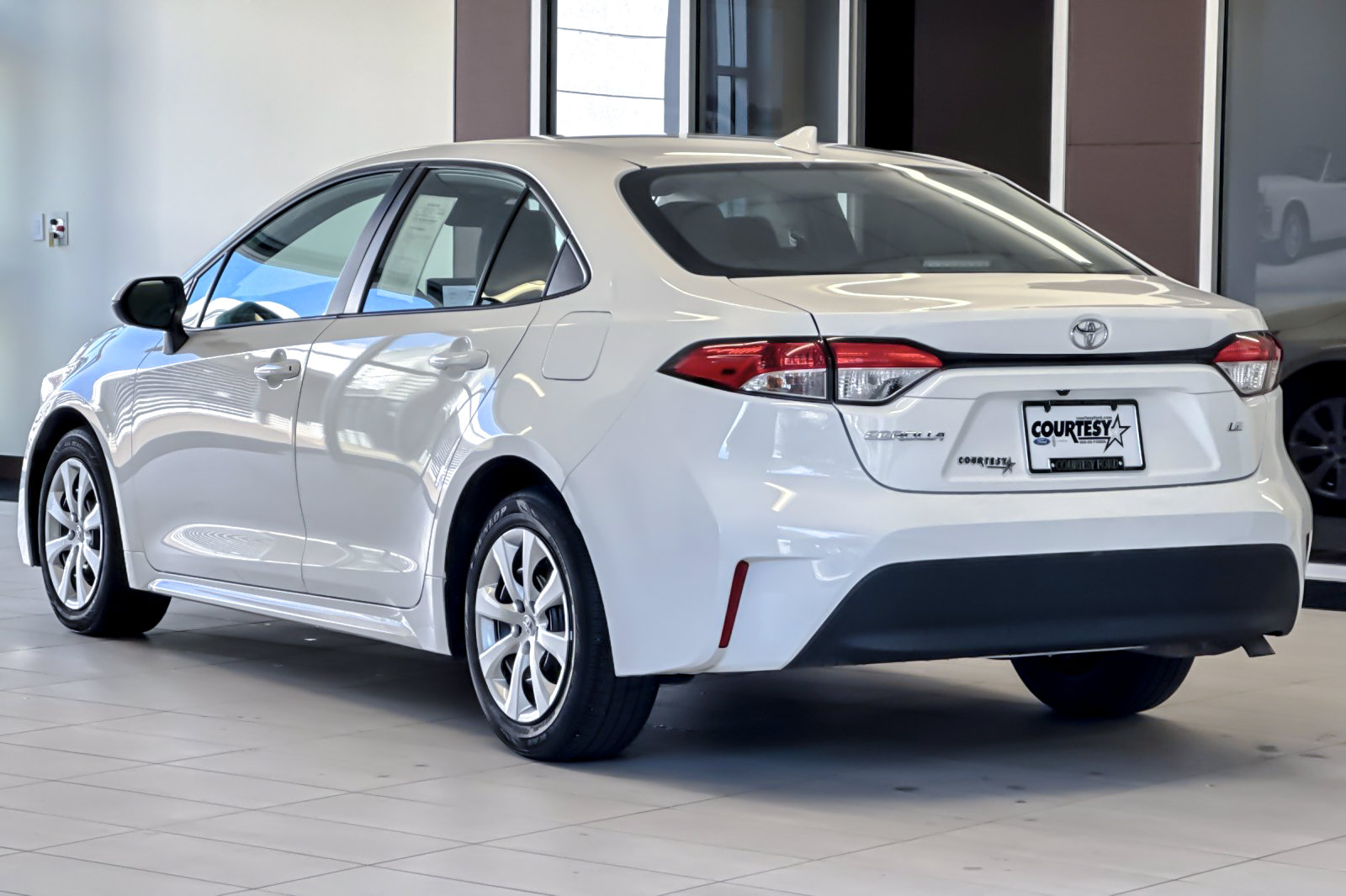 Used 2025 Toyota Corolla LE FWD image 6