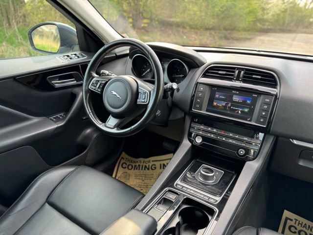 Used 2018 Jaguar F-PACE Premium image 28