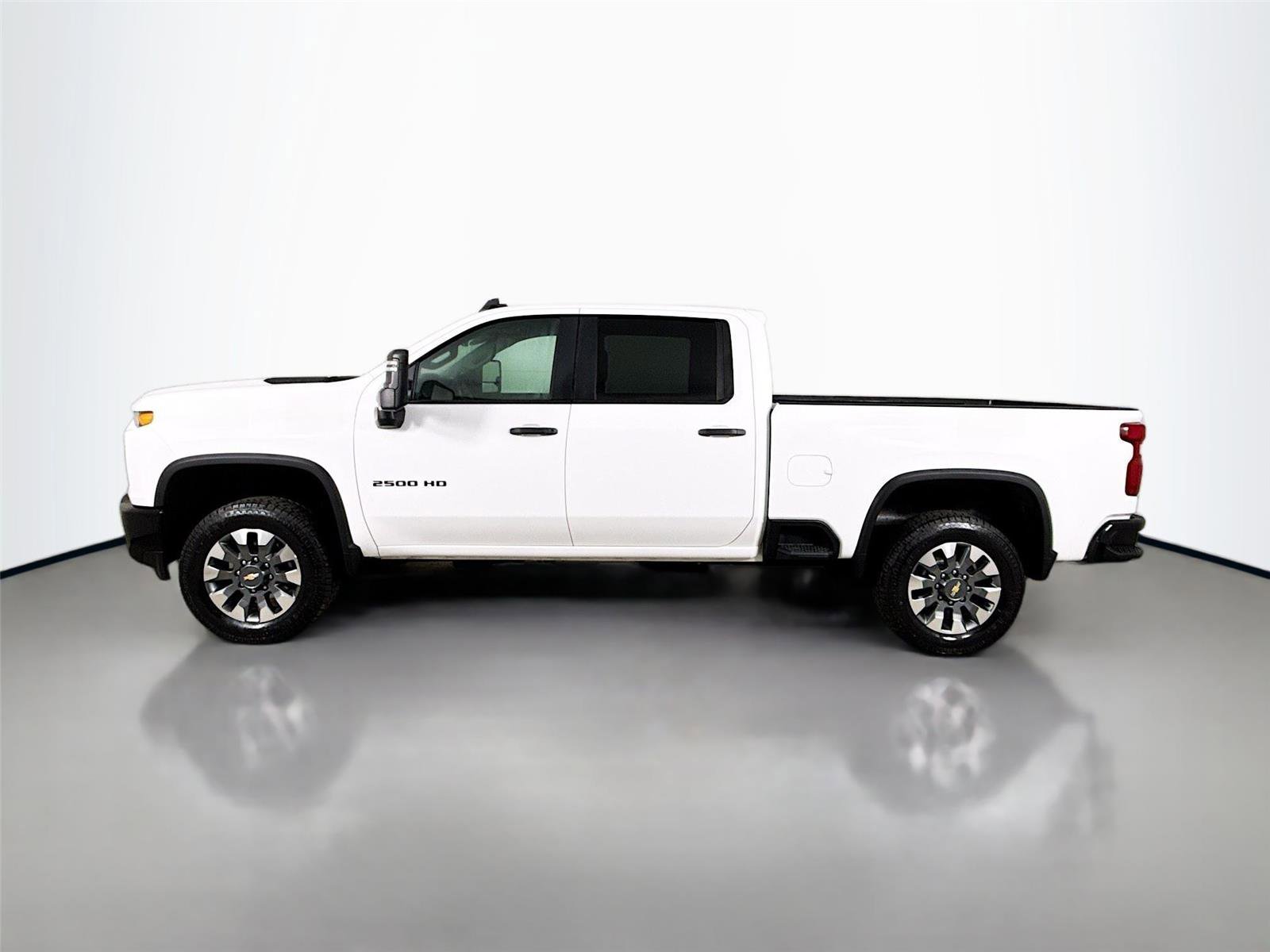 Used 2022 Chevrolet Silverado 2500 Custom w/ Custom Value Package image 5