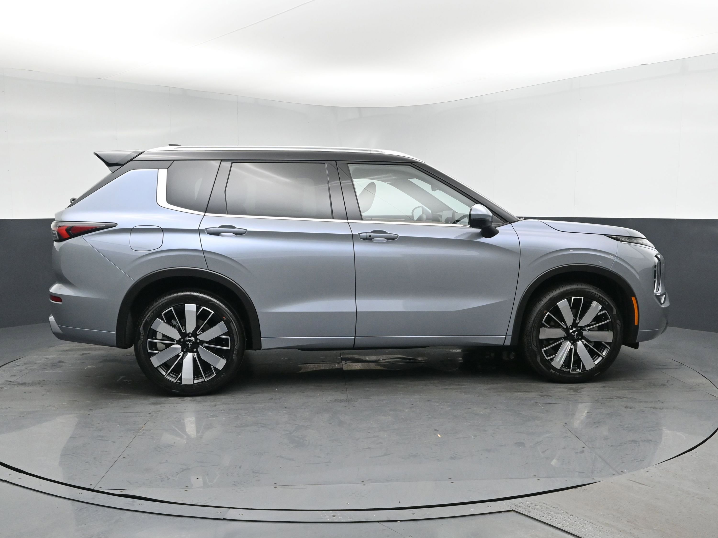 New 2026 Mitsubishi Outlander AWD image 3