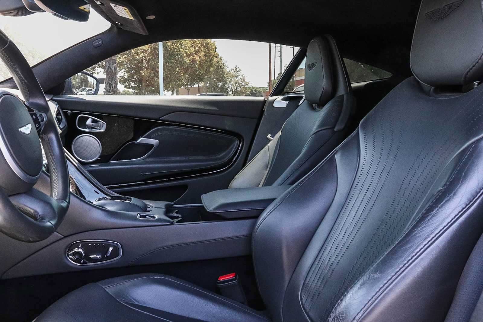 Used 2020 Aston Martin DB11 Coupe RWD image 21