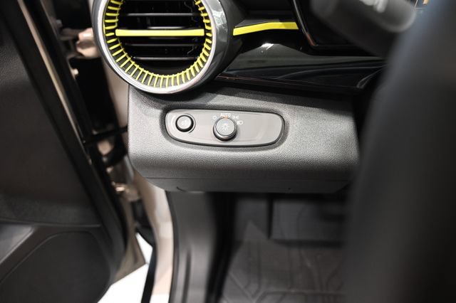 New 2026 Chevrolet Trax ACTIV w/ Sunroof Package FWD image 25