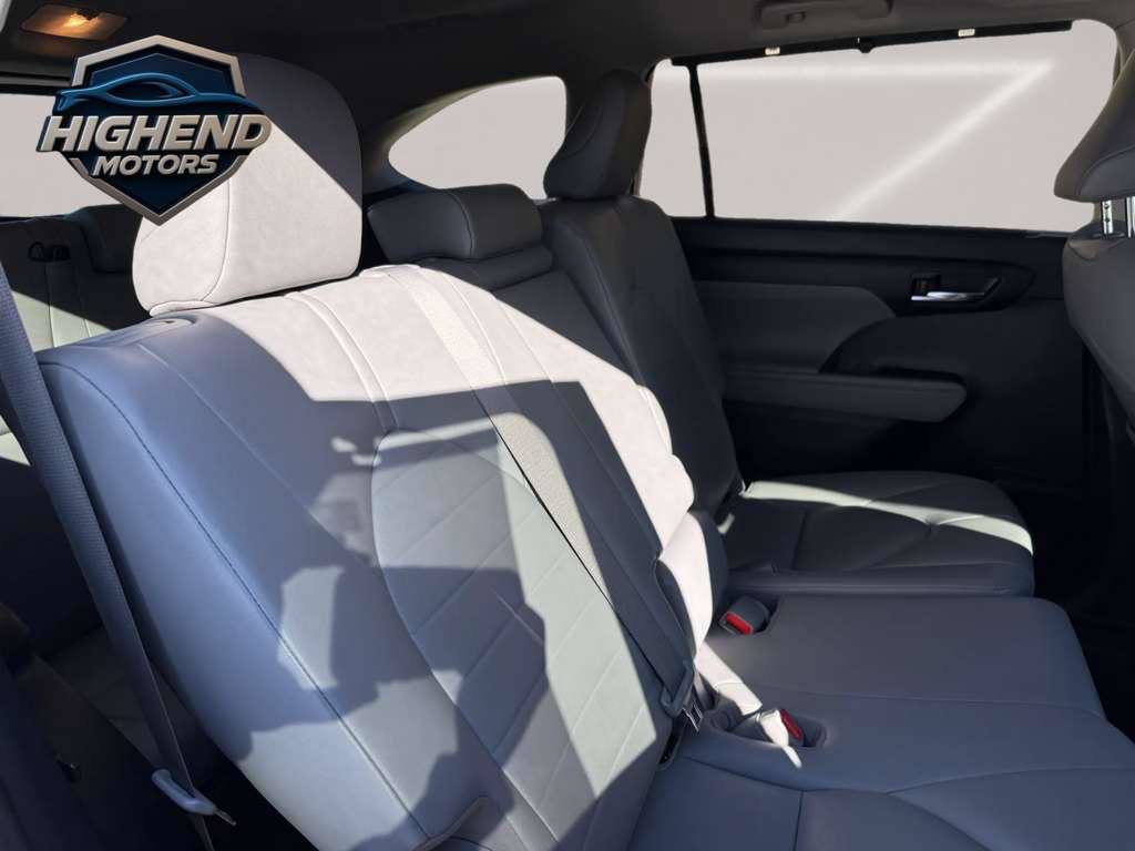 Used 2020 Toyota Highlander XLE FWD image 22