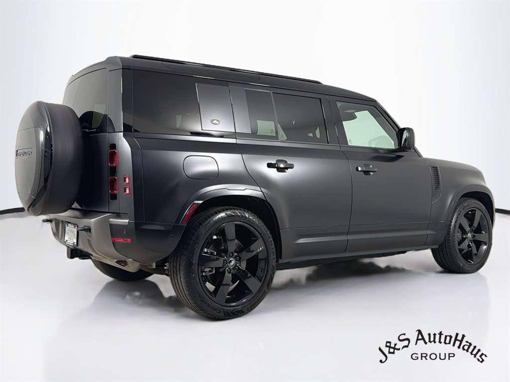 Used 2024 Land Rover Defender 110 X-Dynamic SE AWD/4WD image 7