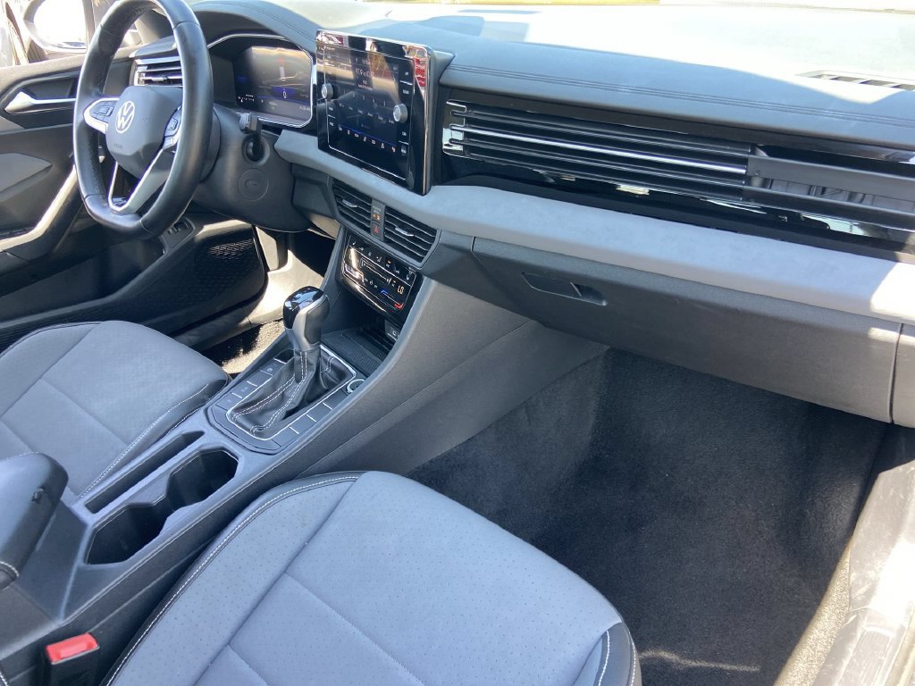 Used 2025 Volkswagen Jetta SE FWD image 23