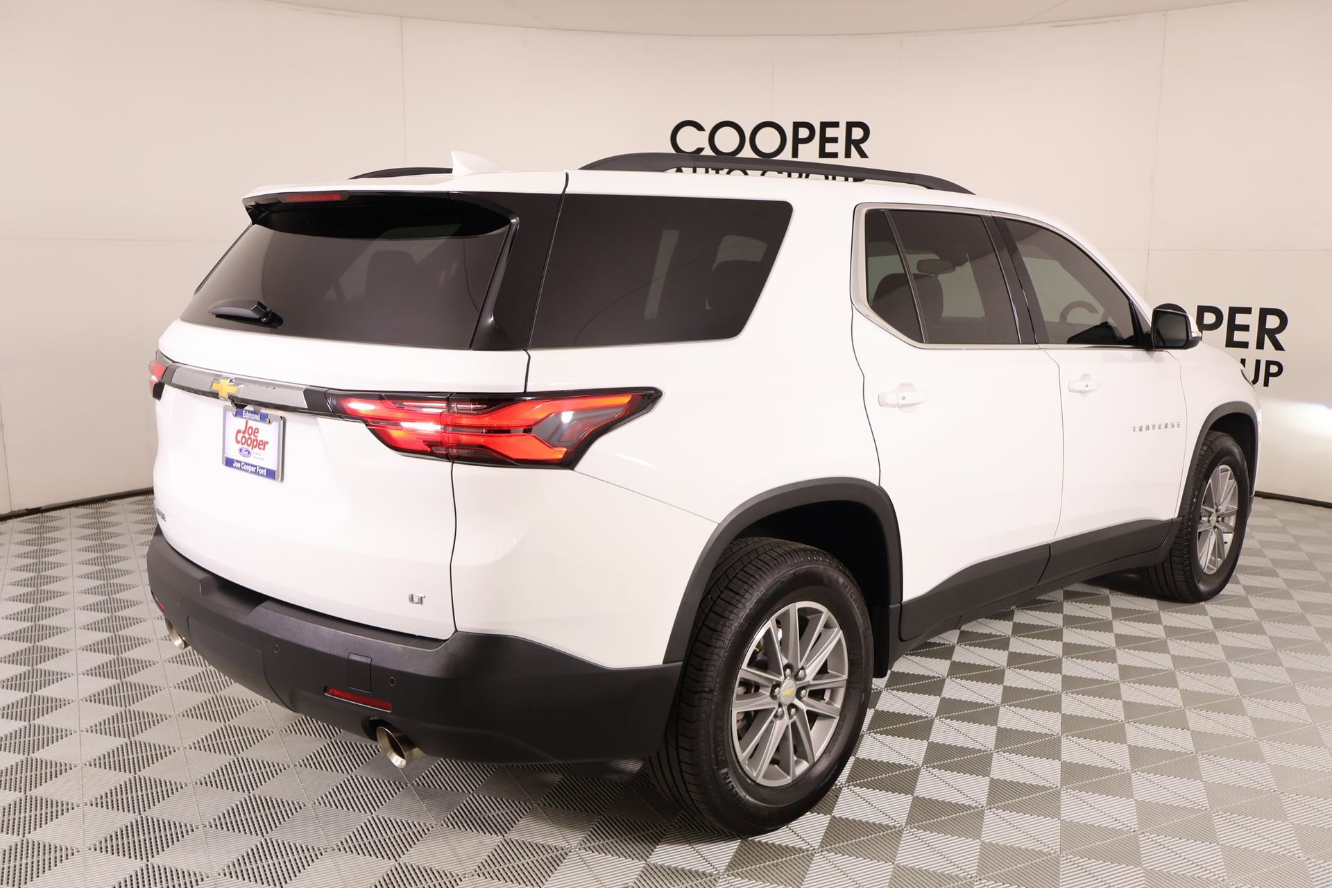 Used 2022 Chevrolet Traverse LT FWD image 21