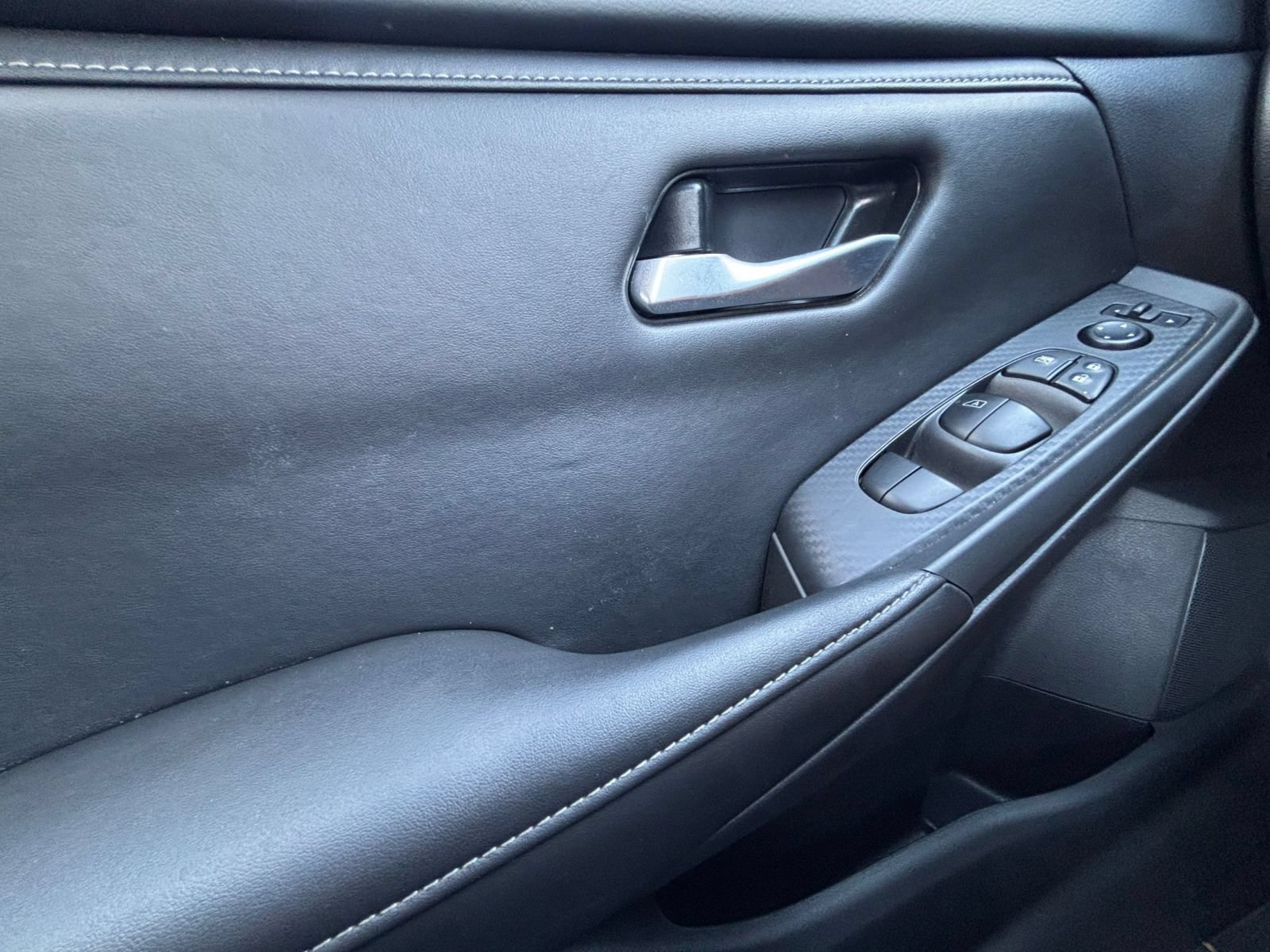 Used 2025 Nissan Sentra SV FWD image 15